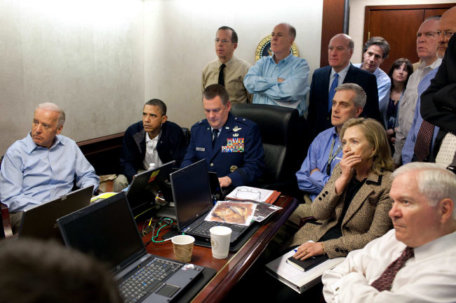 Osama-Bin-Laden-Barack-Obama-Hilary-Clinton-situation-room-white-house-Spezialkommando-special-forces-Exekution-Hinrichtungskommando-Kritisches-Netzwerk-Lynchjustiz