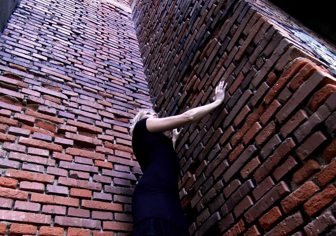 Abgehaengte-Abwaertsspirale-Armut-Ausgrenzung-Aussortierte-Deklassierte-Humanschrott-Marginalisierte-psysische-Deprivation-Stigmatisierte-Ueberfluessige-Kritisches-Netzwerk