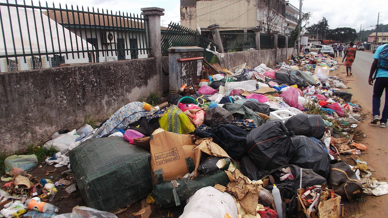 Afrika-Libreville-Gabun-Gabon-Leandre-Nzue-Kritisches-Netzwerk-Entwicklungshilfe-Ali-Ben-Bongo-Ondimba-corruption-Korruption-Subsahara-Entwicklungsland-Massenarmut