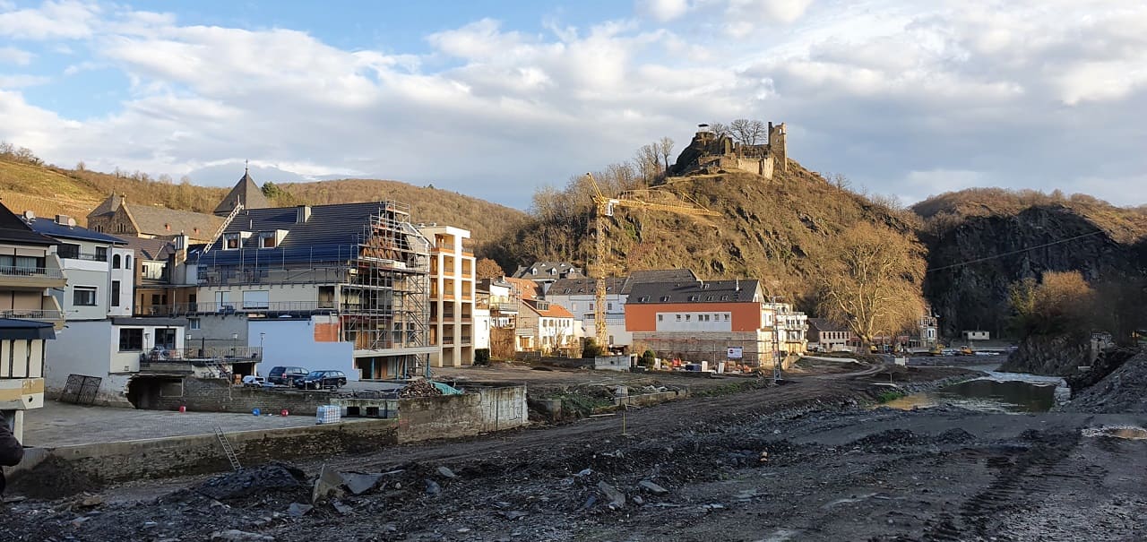 Ahrtal_Altenahr_Flutkatastrophe_Ahrtaldesaster_Ahrtalflut_Ahrtalflutkatastrophe_Wiederaufbau_Flutschaeden_Burg_Are_Kritisches-Netzwerk