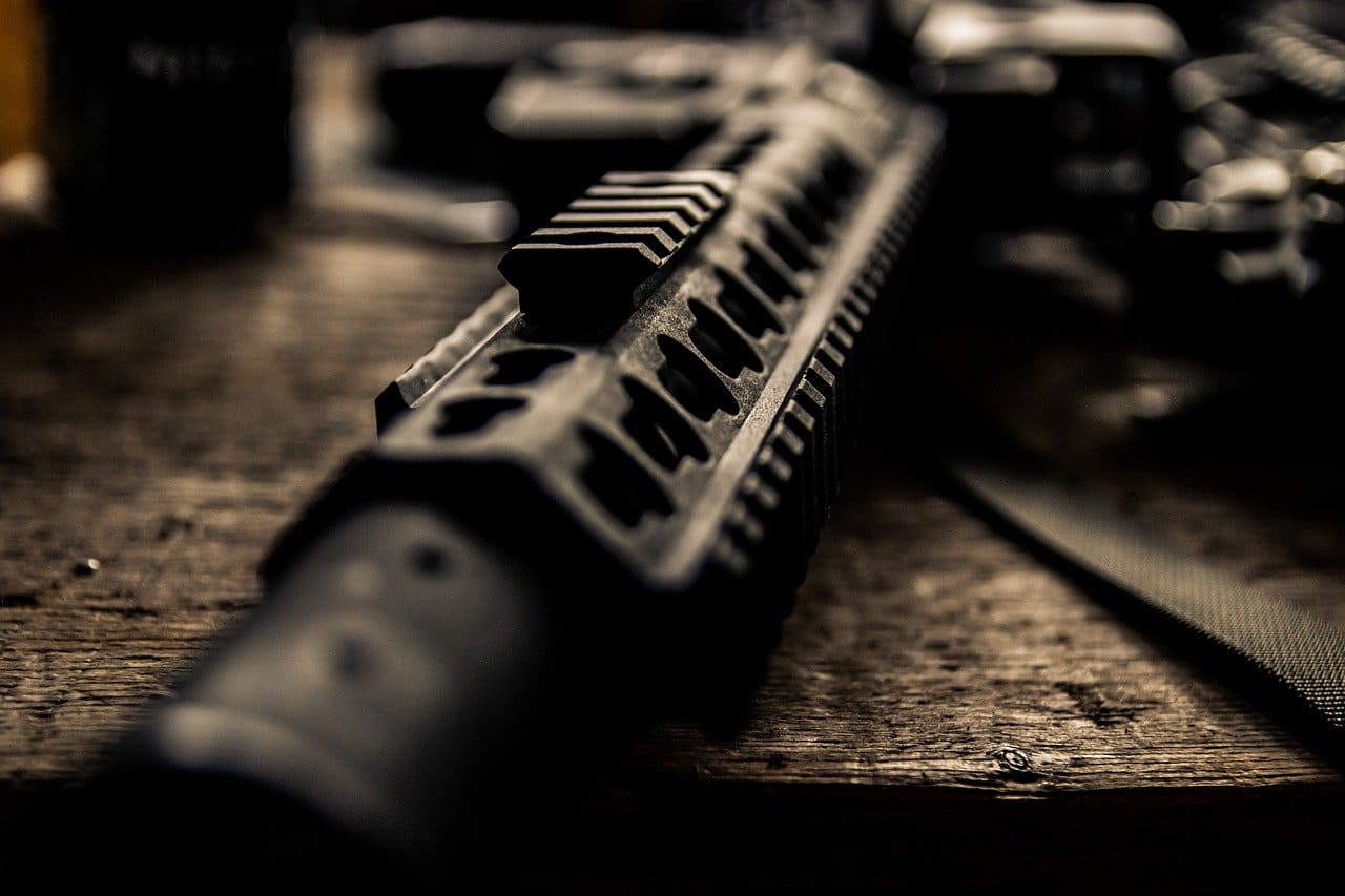 AK-47-Kalaschnikow-Bundeswehr-Bundeswehrauslandseinsaetze-Kritisches-Netzwerk-Ruestungsindustrie-Ruestungskonzerne-Ruestungsoffensive-Waffenproduzent-Waffenschmieden