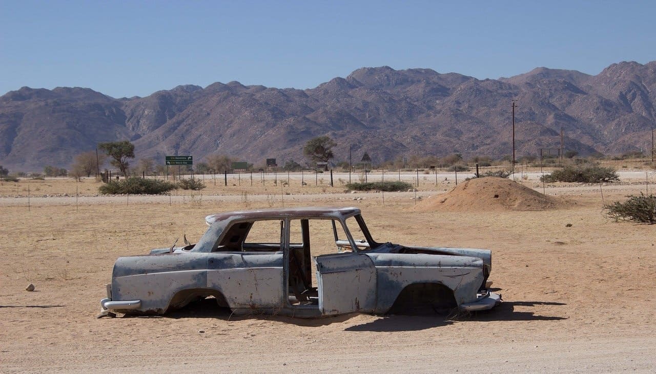 Altautos-3-Autowrack-Namibia-Afrika-Abwrackfahrzeuge-Abwrackkandidaten-Kritisches-Netzwerk-Schrottautos-Schrottexport-Schrottkarren-Umweltverschmutzung