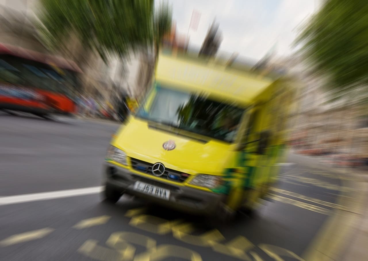 Ambulanzwagen_Ambulanzfahrzeug_NHS_Krankenwagen_National_Health_Service_Rettungsfahrzeug_Rettungswagen_Kritisches-Netzwerk