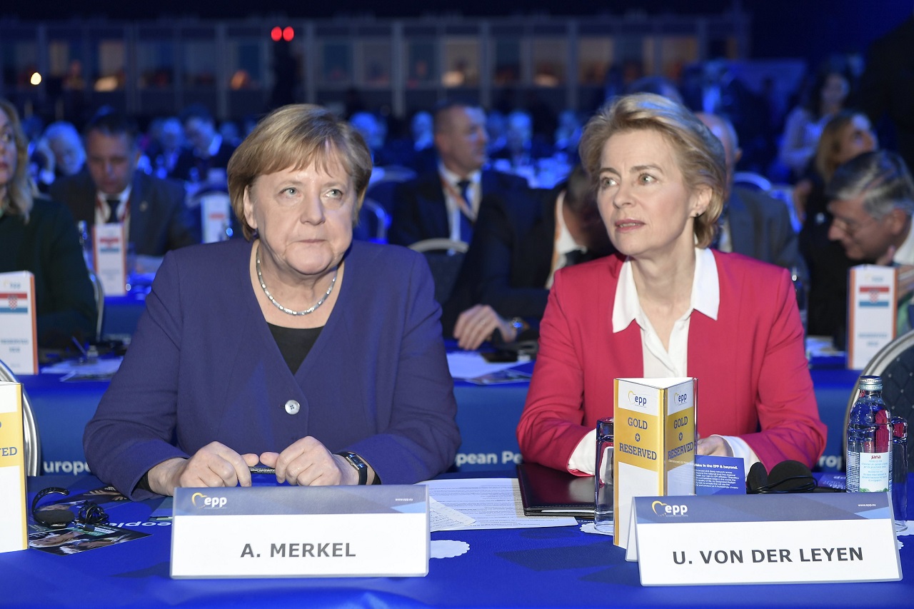 Angela-Merkel-Ursula-von-der-Leyen-Russenfeindlichkeit-Russenfresser-Russiagate-Russland-Bashing-russophobia-Russophobie-Kritisches-Netzwerk-Scheindemokratie