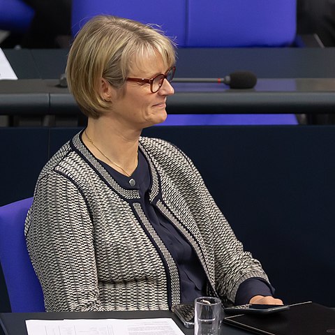 Anja-Karliczek-Forschungsministerin-BMBF-Batterieskandal-Batterieaffaere-Batterieforschungszentrum-Kritisches-Netzwerk-Batteriezellenfabrik-Batteriezellfabrik-Ibbenbueren