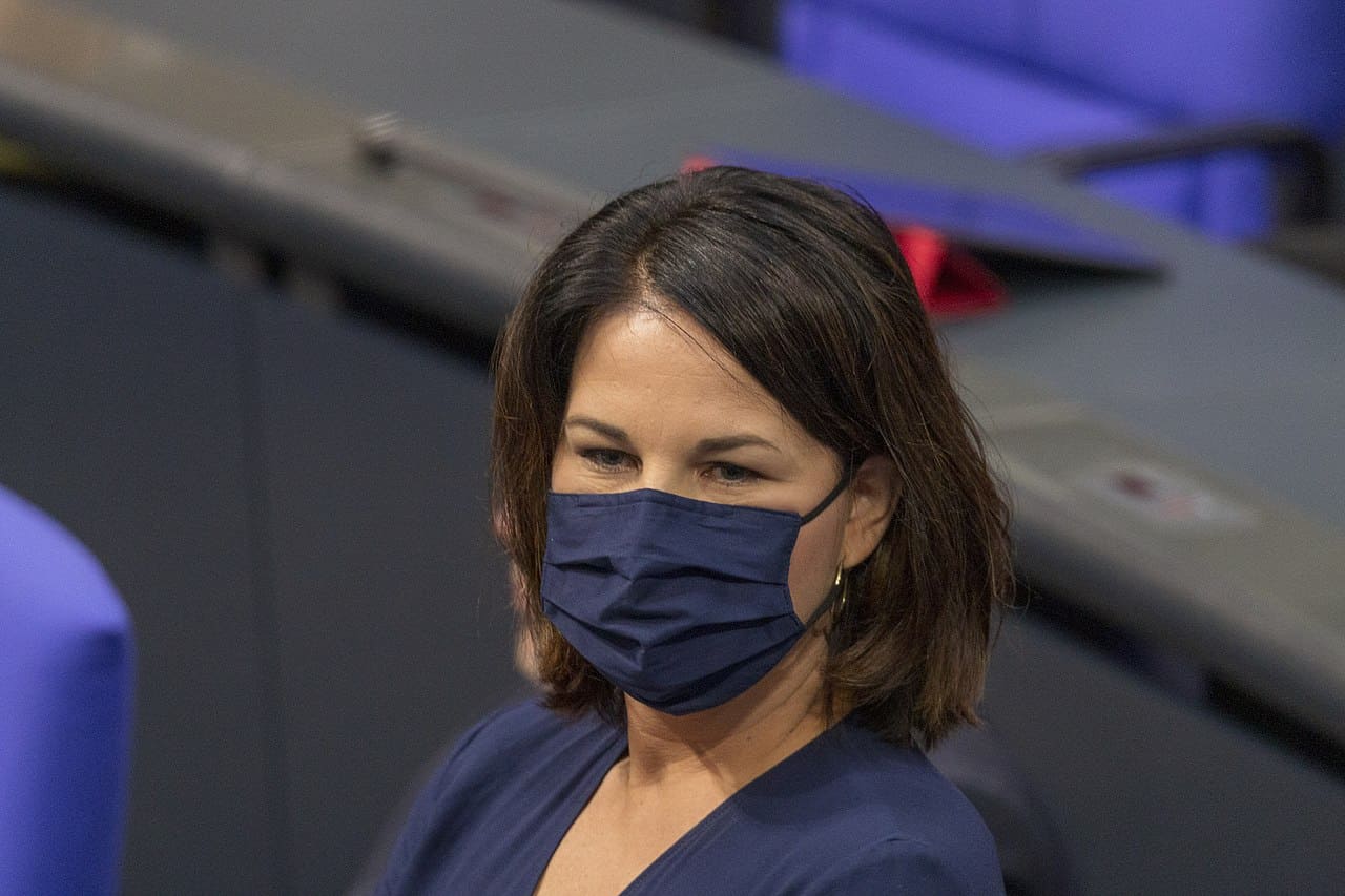 Annalena-Baerbock-verbaerbockt-Dilettantin-Dilettantismus-Kompetenzmangel-Kompetenzdefizite-Selbstueberschaetzung-situationale-Ueberforderung-Kritisches-Netzwerk