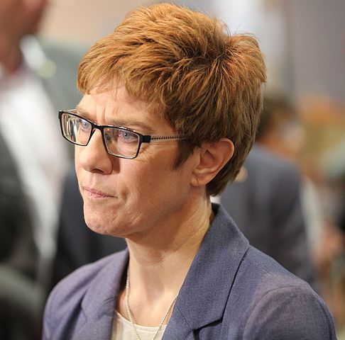 Annegret_Kramp_Karrenbauer_Sockenpuppe_Unionsstreit_cdu_akk_puettlingen_saarland_parteivorsitzende_christlich_demokratische_union_kritisches_netzwerk