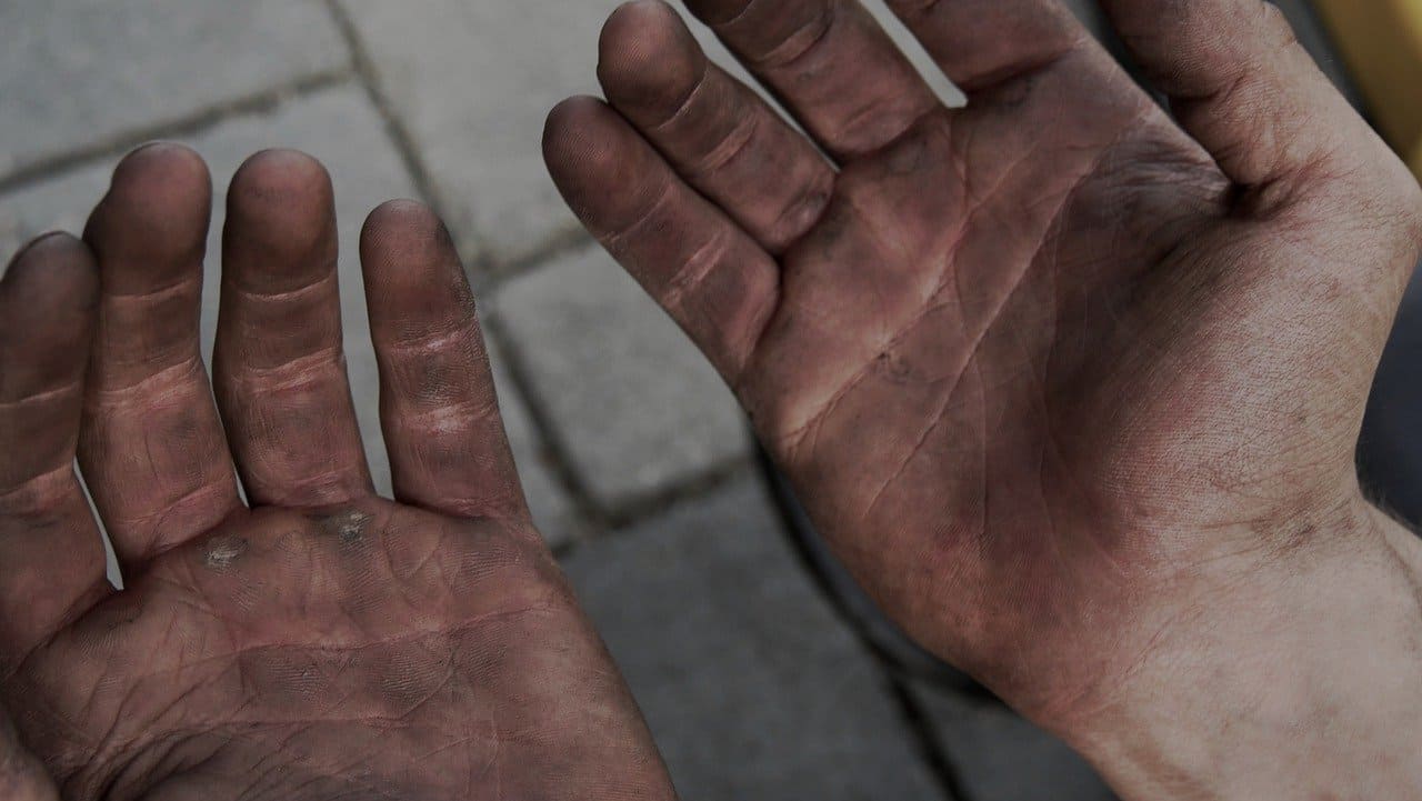 Arbeitshaende-Arbeit-Arbeiterklasse-Arbeiterschaft-Ausbeutung-Banausos-Entfremdung-Arbeitsbedingungen-Sklavendienst-Arbeitsmoral-Kritisches-Netzwerk-Leistungsgedanke