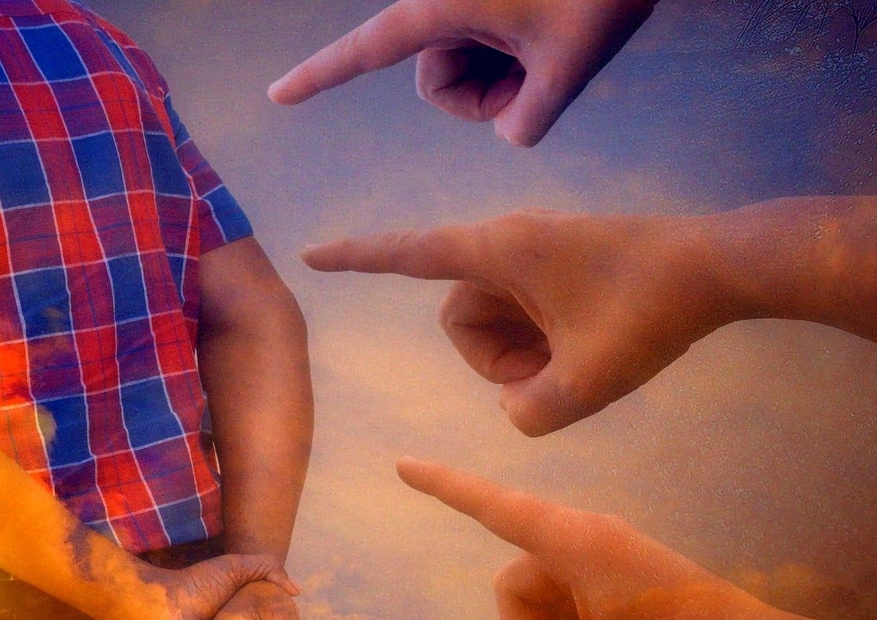 Ausgrenzung-Feindbild-Stigmatisierung-Verleumdung-Verunglimpfung-Rassismus-Borniertheit-Kritisches-Netzwerk-Entmenschlichung-Entwuerdigung-Selbstueberhoehung