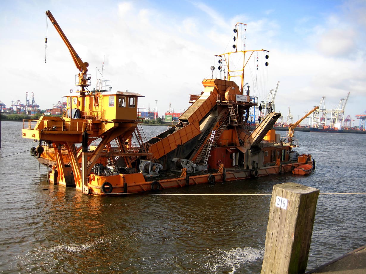 Baggerschiff_Elbschlick_Schlickablagerung_Hafenschlick_Hamburger_Hafen_Schlickomat_Schlickverklappung_Unterhaltungsbaggerung_Elbvertiefung_Fahrrinne_Kritisches-Netzwerk