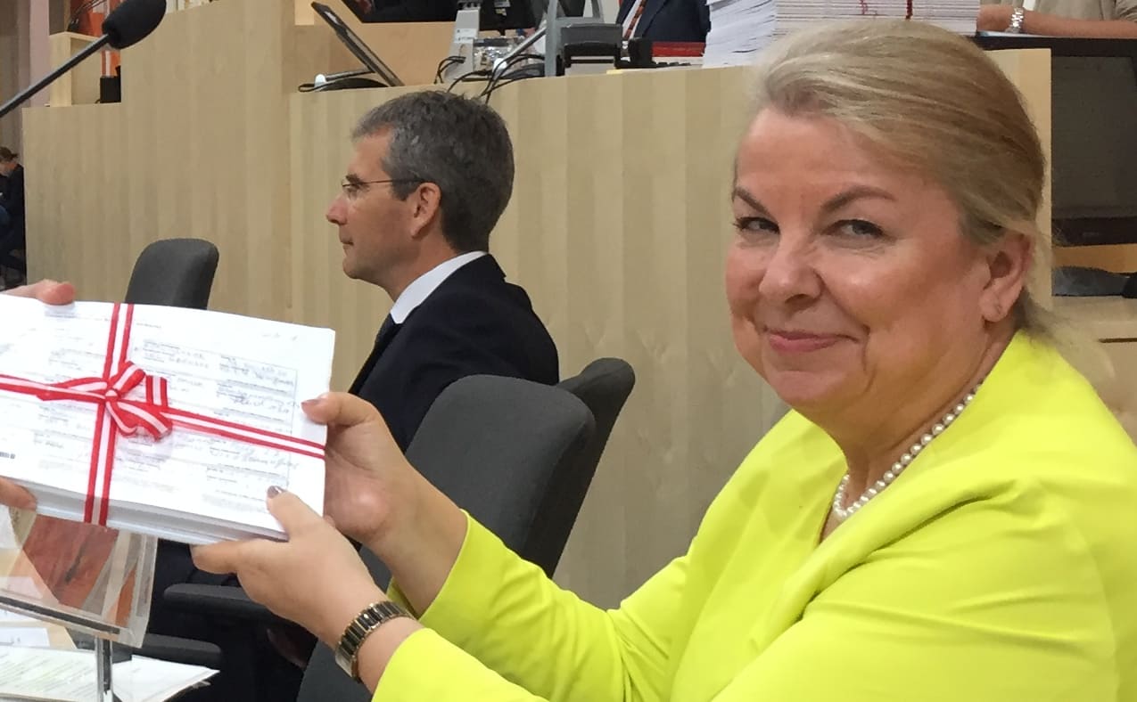 Beate-Hartinger-Klein-Asozialministerin-FPOE-Freiheitliche-Partei-Oesterreichs-Oesterreich-Sozialabbau-Rechtpopulismus-Zwoelf-Stunden-Arbeitstag-Arbeitszeitflexibilisierung-Neoliberalismus