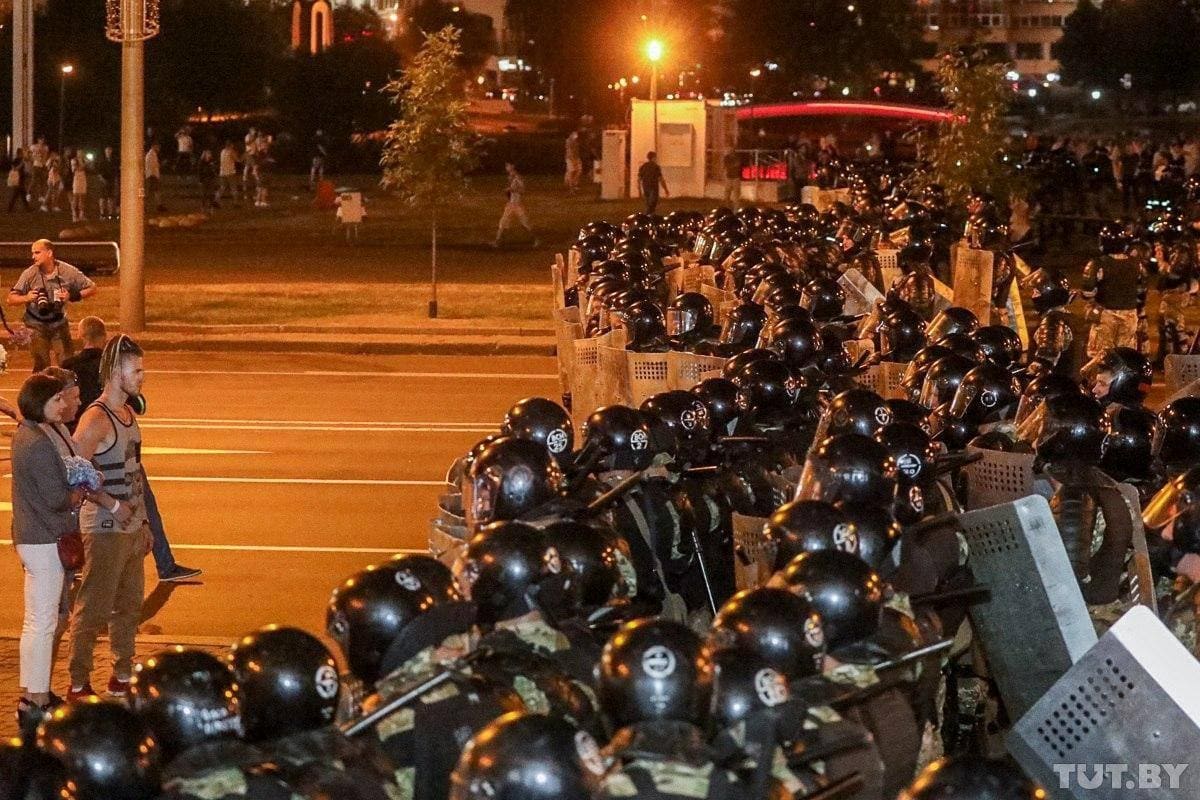 Belarus-Spezialpolizei-Omon-Staatsterror-Pruegelgarden-Gewaltherrschaft-Repression-Usurpation-der-Macht-Polizeibrutalitaet-Polizeigewalt-Kritisches-Netzwerk-yabloko-Jabloko