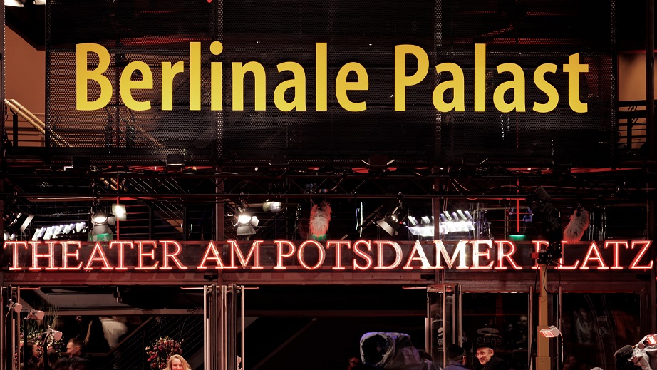 berlinale_palast_theater_am_potsdamer_platz_internationale_filmfestspiele_berlin_kritisches_netzwerk_filmfestival_filmpreise_wettbewerbsfilme_goldener_silberner_baer_golden_bear.jpg