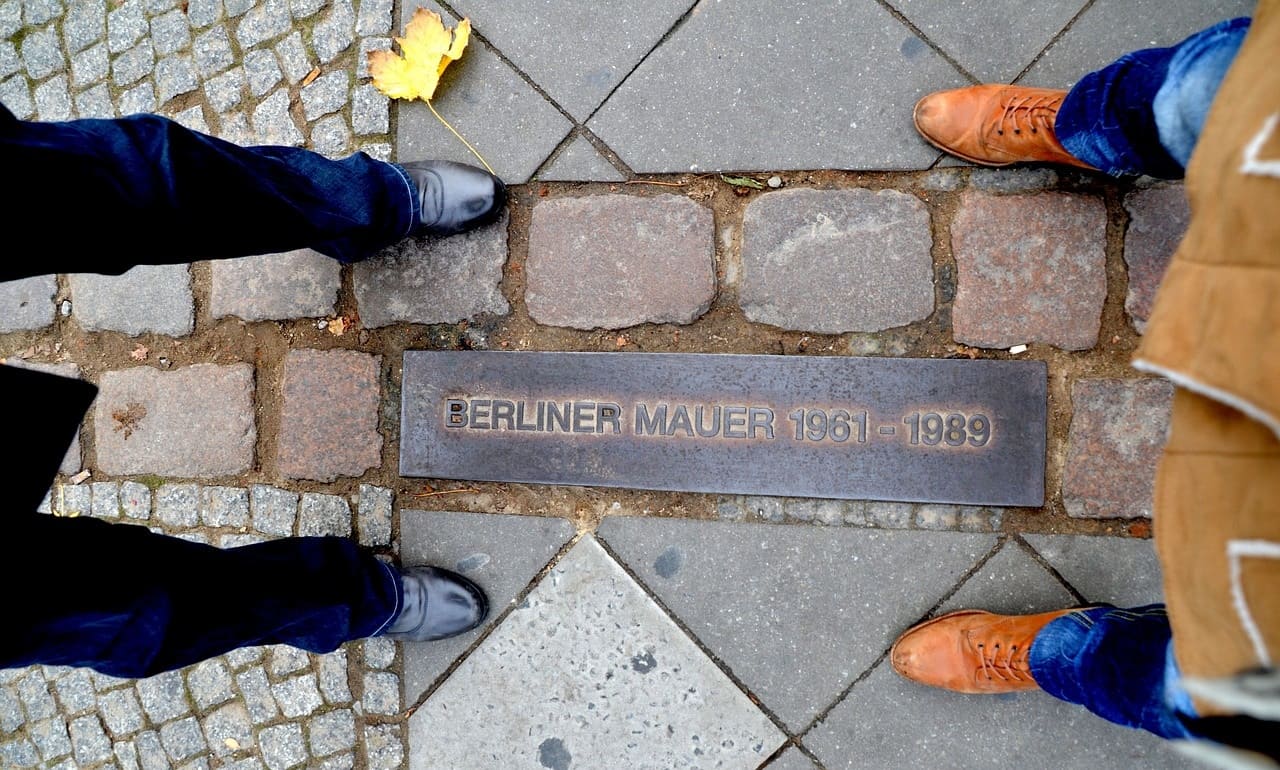 Berliner-Mauer-1961-1989-Berlin-DDR-Westdeutschland-Ostdeutschland-Wiedervereinigung-Kritisches-Netzwerk-Eiserner-Vorhang-Mauerfall-innerdeutsche-Grenze-Viersektorenstadt