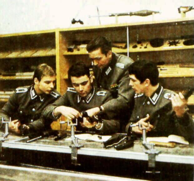 Bernd-Volkmer-1975-Offiziersschueler-Offiziershochschule-Ernst-Thaelmann-Loebau-Kritisches-Netzwerk-DDR-Nationale-Volksarmee-NVA-MfNV-Systemkonformismus