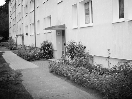 Bernd-Volkmer-Plattenbau-DDR-Plattenbauweise-Mauerfall-Misswirtschaft-Strausberg-Plattenbauwohnung-Wohnungsnotstand-Kritisches-Netzwerk-Deutsche-Einheit
