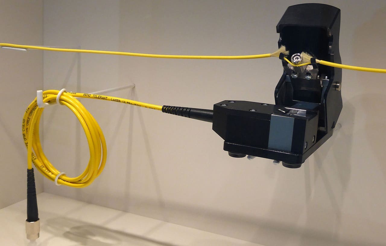 Biegekoppler-Glasfaserkabel-Splitter-Coupler-Methode-Abhoergeraet-Glasfaserkabel-Glasfaserstrecke-Kritisches-Netzwerk-Hacker-Lauschangriffe-Abhoerattacken