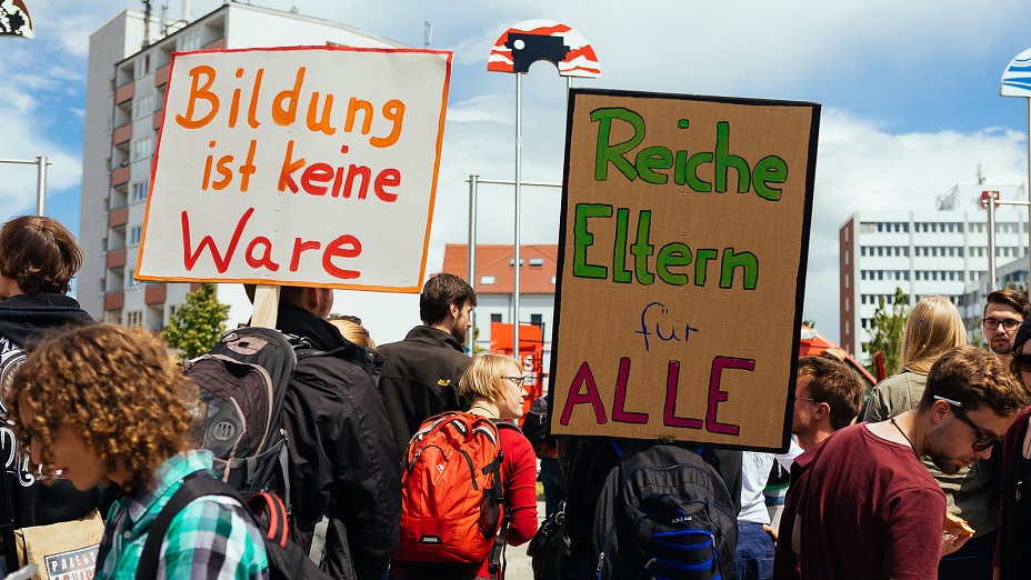 bildung_ist_keine_ware_bildungschancen_reiche_eltern_bildungsgerechtigkeit_bildungsstreik_studenten_schulden_schuldenfalle_bildungssystem_kritisches_netzwerk.jpg