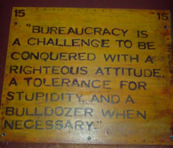 Buerokratie-buerokratisches-Denken-Buerokratismus-Bureaucracy-Behoerdenapparat-Entbuerokratisierung-Kritisches-Netzwerk-Verwaltungsapparat-Verwaltungsvorschriften