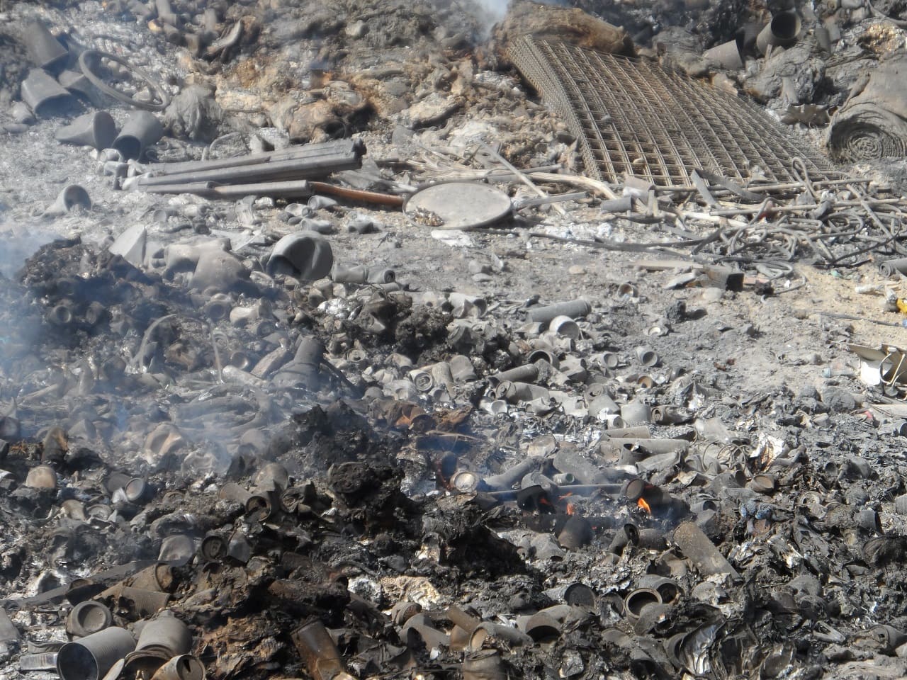 Burn-pits-Muellverbrennung-Brandschuttbeseitigung-Umweltschaedigung-Umweltverschmutzung-Kritisches-Netzwerk-Verbrennungsgruben-Verbrennungstemperaturen