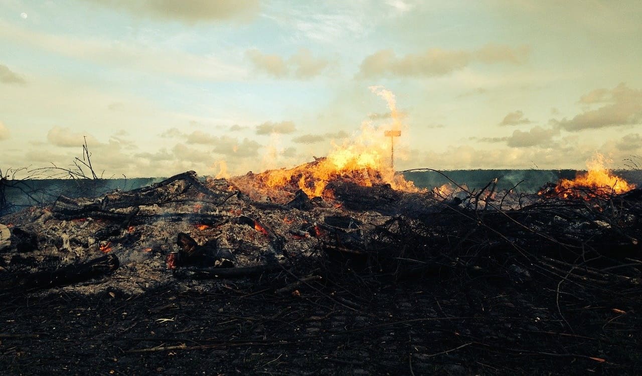 Burn-pits-Verbrennungsgruben-Verbrennungstemperaturen-Muellgruben-Muellverbrennung-Kohlenmonoxid-Hexachlorbenzol-Asche-Kritisches-Netzwerk-giftige-Gase-Brandgruben