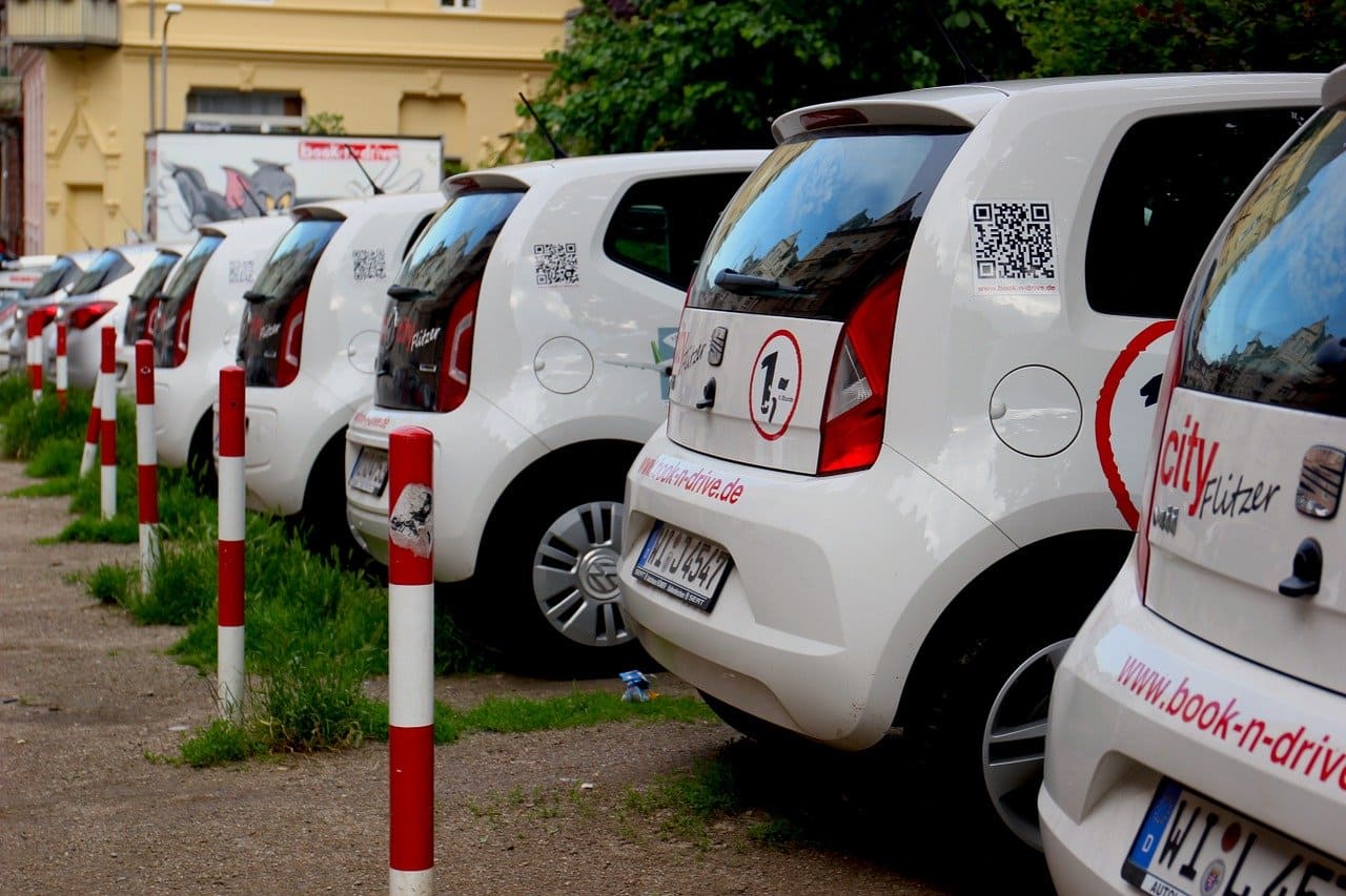 Carsharing-car2go-Mietwagen-Gemeinschaftsauto-Digitalisierung-Kritisches-Netzwerk-Elektromobilitaet-Kleinwagen-cityflitzer-DriveNow-Wagenflotte-GPS-Ortung-Bordcomputer
