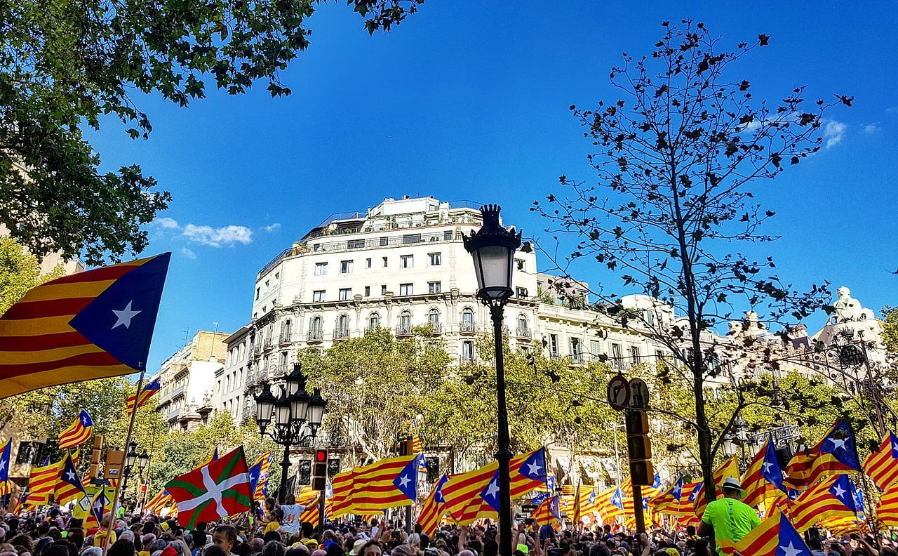 Catalan-independence-protest-Cataluna-Catalunya-desdemocratizacion-Massendemonstrationen-Massenkundgebung-Massenproteste-Kritisches-Netzwerk-Llibertat-Separation