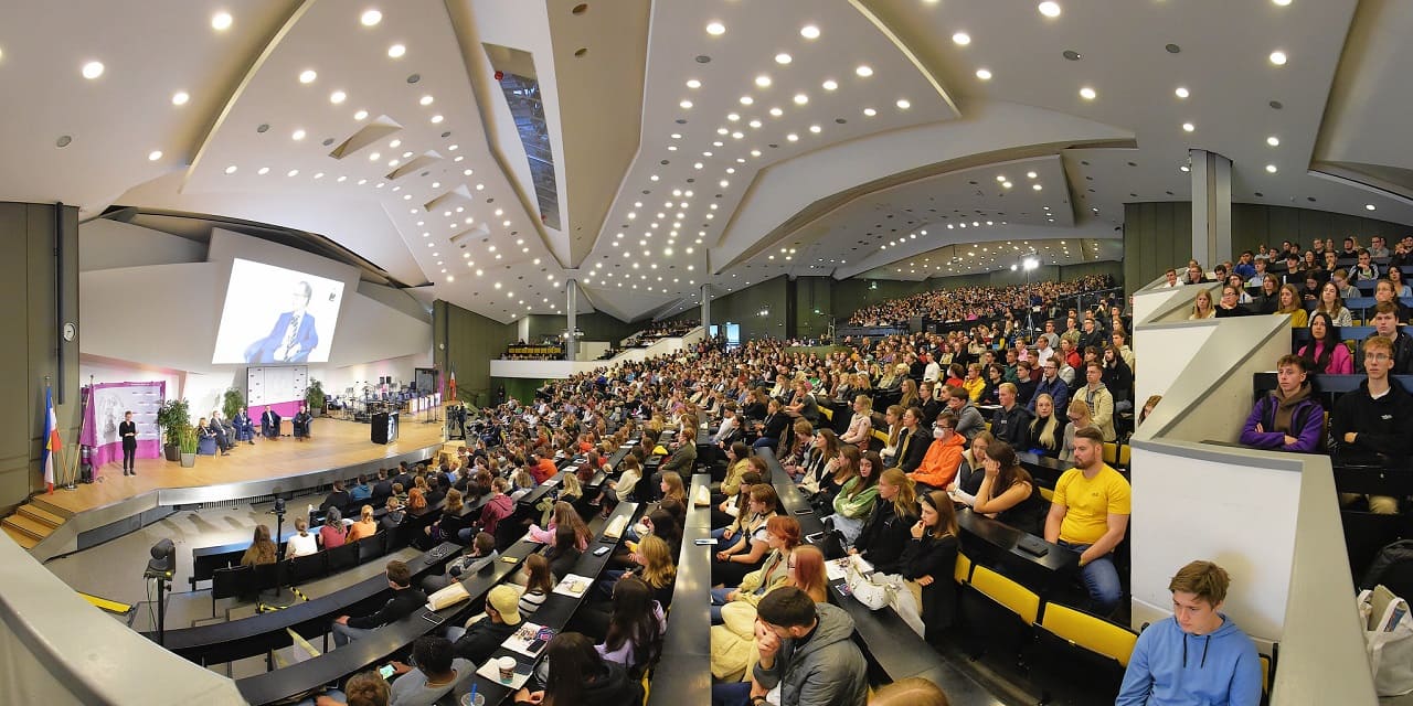 Christian-Albrechts-Universitaet-zu-Kiel-CAU-Volluniversitaet-Schleswig-Holstein-Eskalationsphobie-Kaderschmiede-Kaderschule-Kriegspropaganda-Kritisches-Netzwerk