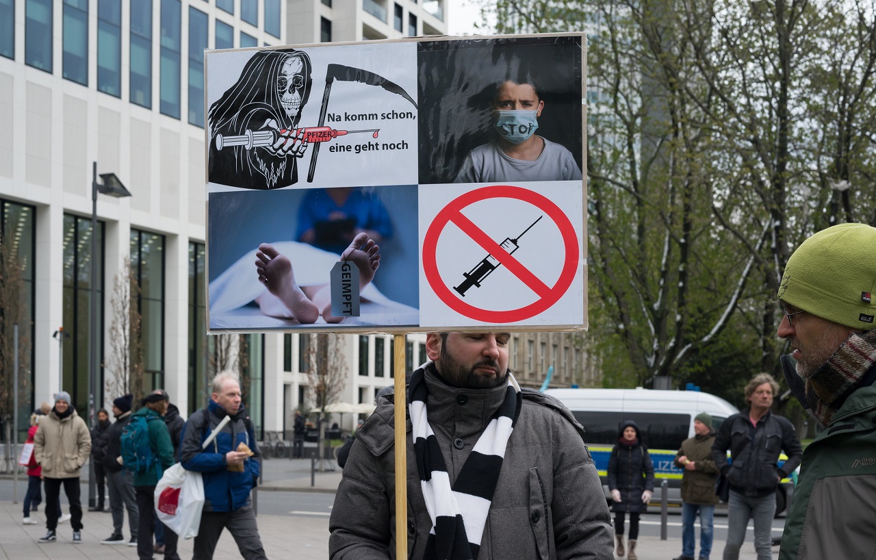 Corona_toedliche_Nebenwirkungen_Todesfaelle_Impftote_Big_Pharma_biotechnologisches_Experiment_genetische_Injektionen_Genspritzen_Gentherapeutika_Kritisches-Netzwerk