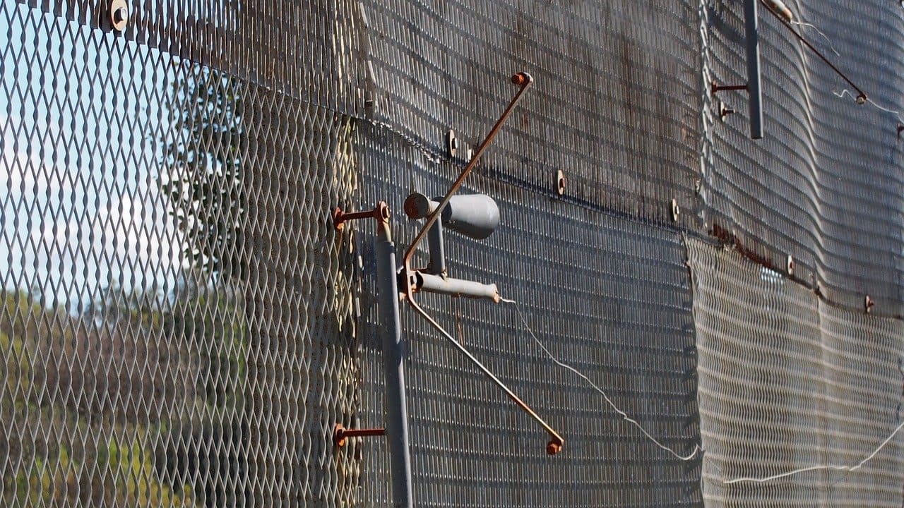 DDR-Selbstschussanlage-Fahnenflucht-Fluchtversuche-Schiessbefehl-Kritisches-Netzwerk-Maueropfer-Mauertote-Republikflucht-Grenzregime-Nationale-Volksarmee-NVA