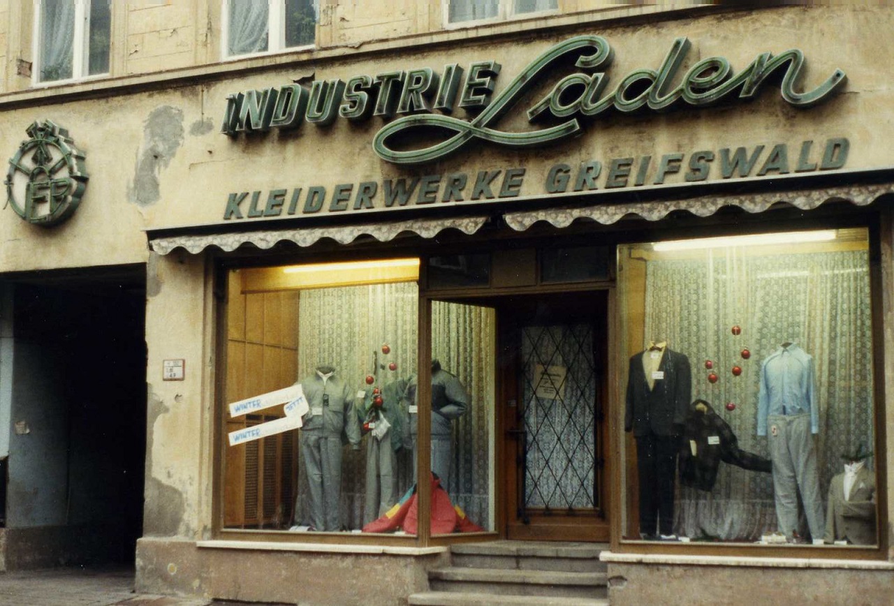 DDR-VEB-Industrie-Laden-Kleiderwerke-Greifswald-Warenmangel-Kombinat-Mangelwirtschaft-Kritisches-Netzwerk-Sozialismus-Wendezeit-Volkseigene-Betriebe