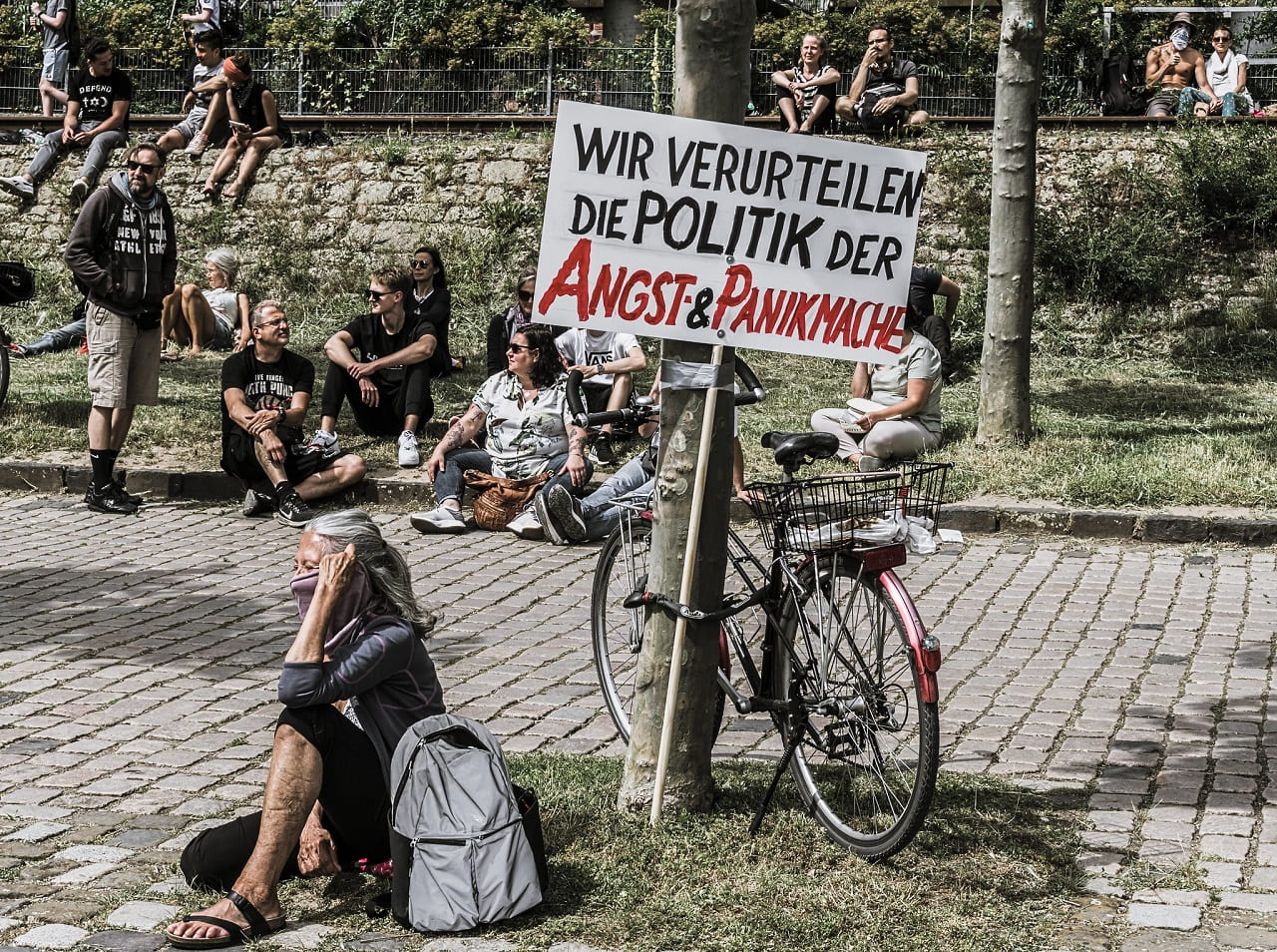 Demo-Coronamaßnahmen-Angstmacherei-Aengsteschueren-Angstmache-Angstmacherei-Panikmache-Kritisches-Netzwerk-Impfapartheid-Impffaschismus-Impfpropaganda