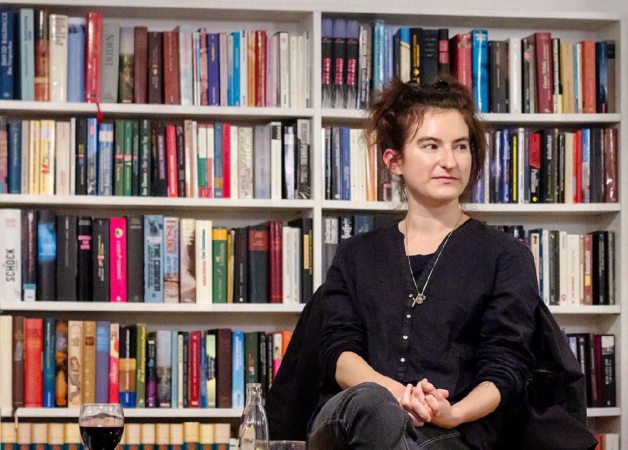 Deniz_Ohde_Schriftstellerin_Debutroman_Streulicht_soziale_Herkunft_vermeintliche_Chancengleichheit_Kritisches-Netzwerk