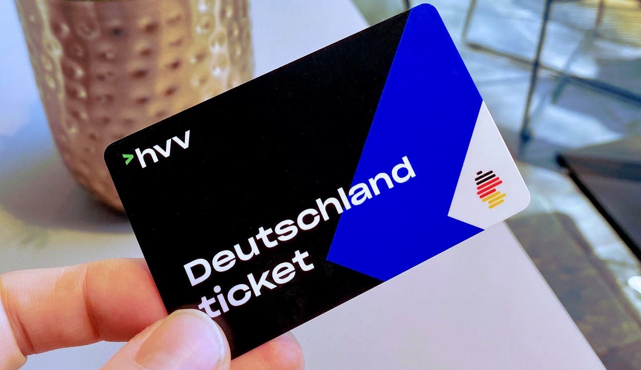 Deutschland-Ticket-Deutschlandticket-49-Euro-Tickets-Regionalverkehr-Nahverkehrsticket-Personennahverkehr-oeffentlicher-Nahverkehr-OEPNV-Kritisches-Netzwerk