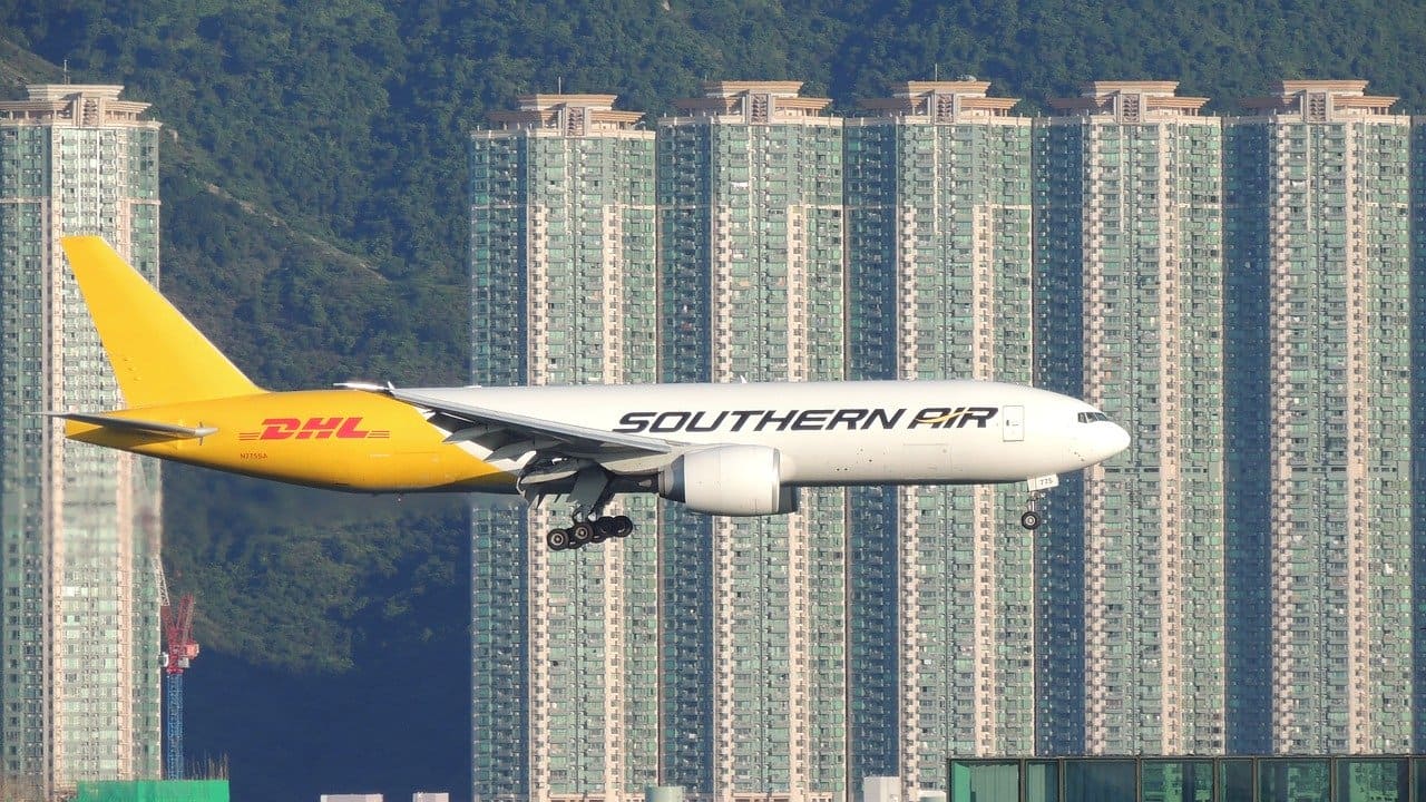 DHL-Flugzeug-Hongkong-Southern-Air-Aviation-Cargo-Frachtfluglinie-Frachtflugverkehr-Luftfracht-Luftfrachtsendungen-Kritisches-Netzwerk-Deutsche-Post-Frachtmaschinen