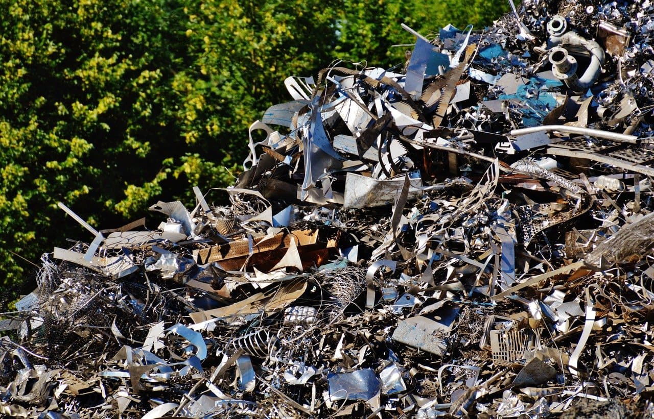 Elektroschrott-Alteisen-Altmetall-Recycling-Recyclinggesetz-Elektromuellberg-Kritisches-Netzwerk-Elektrogeraete-Konsumgesellschaft-Elektroaltgeraete-Ueberkonsum