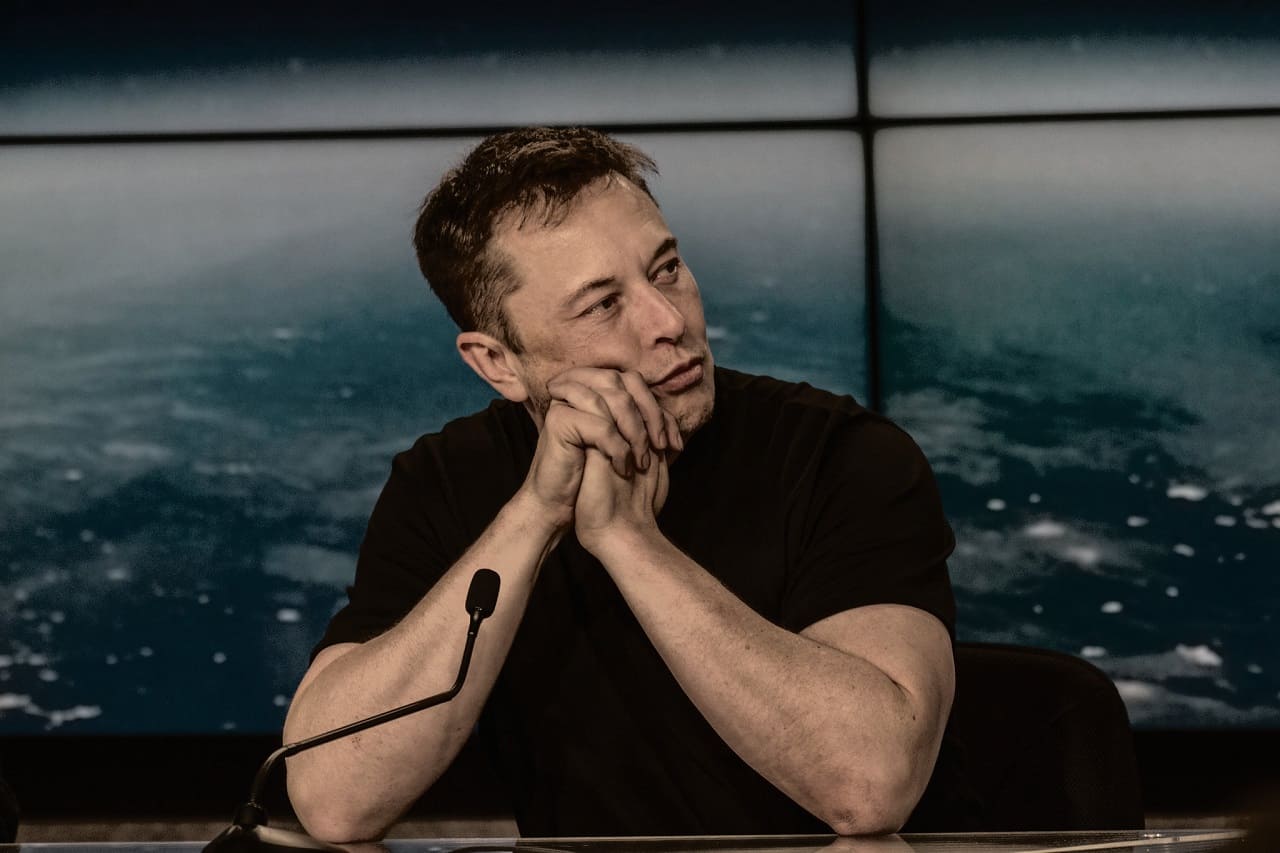 Elon-Reeve-Musk-Gigafactory-Gruenheide-Brandenburg-SE-Tesla-Manufacturing-SpaceX-Kritisches-Netzwerk-Elektroautos-Elektromobilitaet-Neuralink-Thud-Elektroantrieb