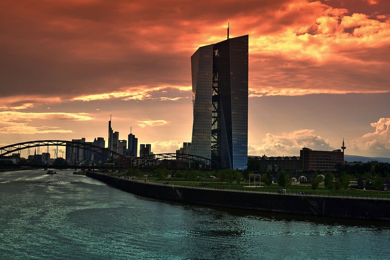 EZB-ECB-Frankfurt-Europaeische-Zentralbank-European-Central-Bank-Kritisches-Netzwerk-Niedrigzins-Nullzinspolitik-Public-Sector-Purchase-Programme-PSPP
