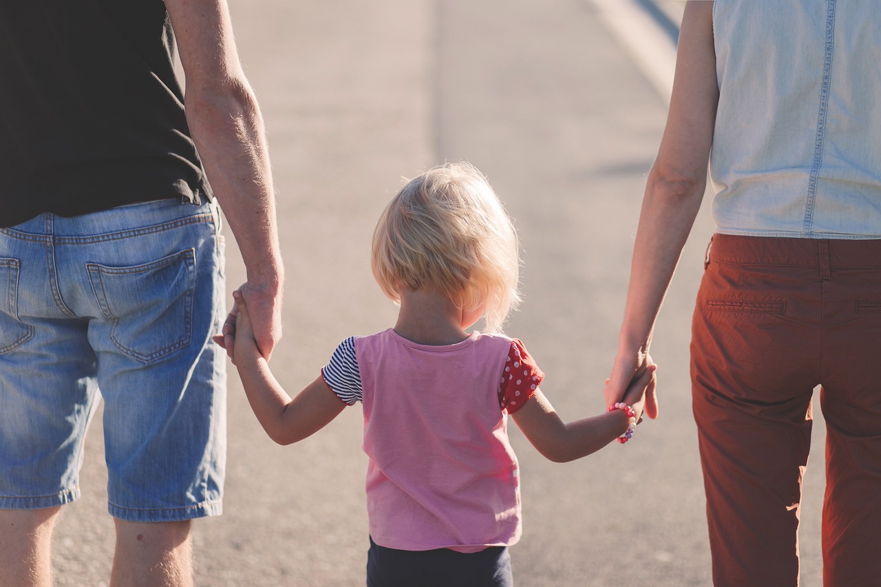 familie-Kinderzuwachs-kinderfreibetraege-kindergeld-kritisches-netzwerk-kinderbetreuung-familienarmut-unterversorgung-kinderarmut-armut-armutsgefaehrdung-armutsrisiko