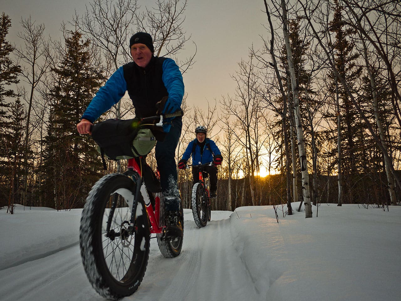 Fatbike-Fatbikes-Breitreifen-Gripvorteil-All-Terrain-Bike-fat-tire-snow-bike-Kritisches-Netzwerk-Gelaendegaengigkeit-Winterradfahre-Elektrisches-Cruiser-EBike