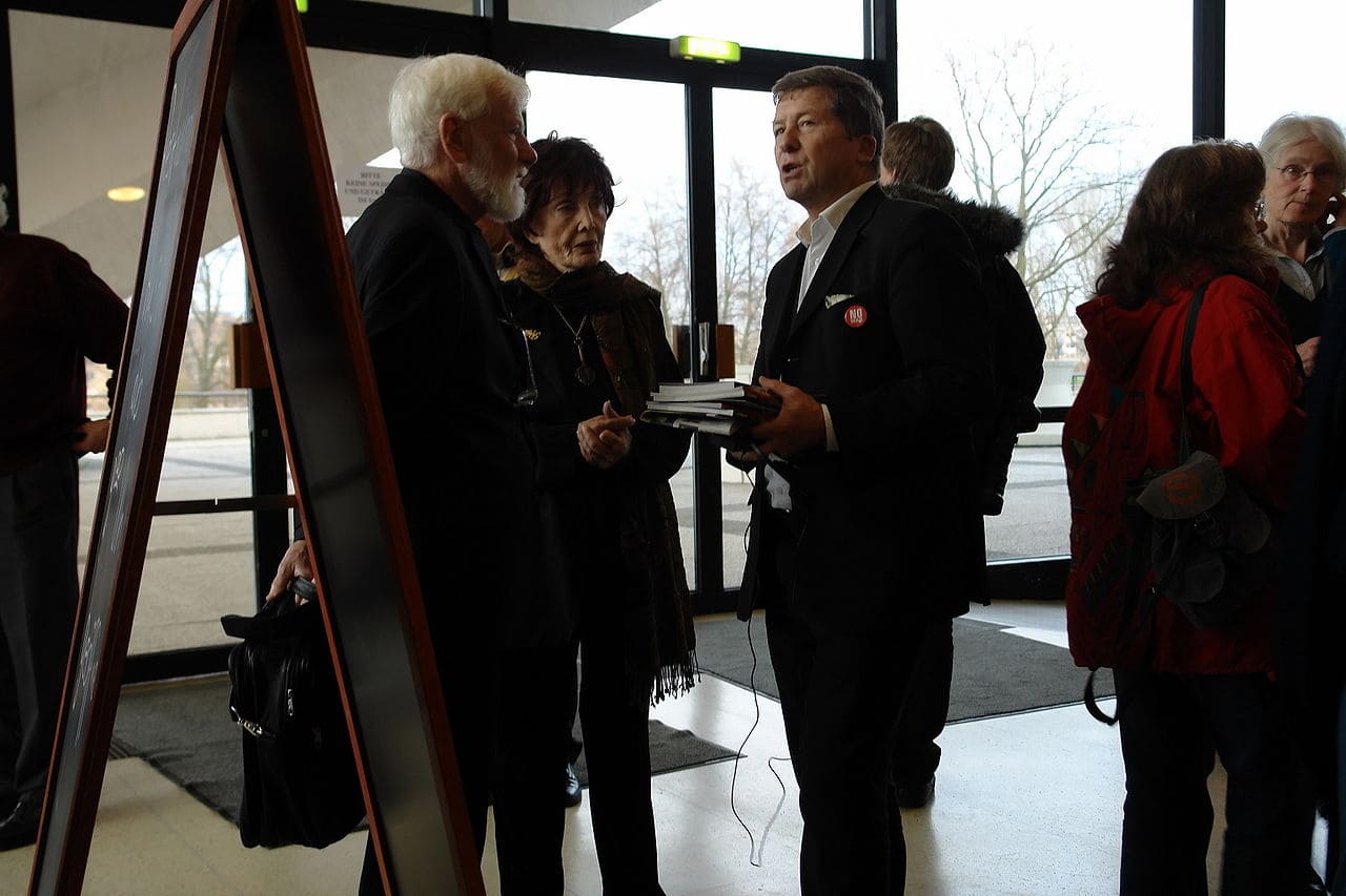 Florian-Pfaff-Gewissensfreiheit-Gehorsamspflicht-pazifistische-Haltung-Pazifist-Bundeswehr-Uri-Avnery-Kritisches-Netzwerk-Dienstgradherabsetzung-Urteil-BVerwG