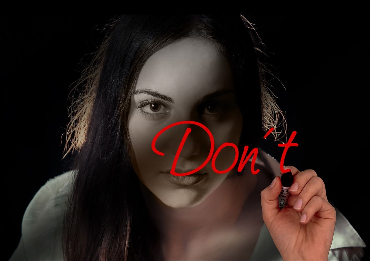 Frauenschutz_sexuelle_Belaestigung_Uebergriffe_Erniedrigung_Entwuerdigung_Frauenduschen_Frauenraeume_Intimssphaere_psychische_Gewalt_Kritisches-Netzwerk