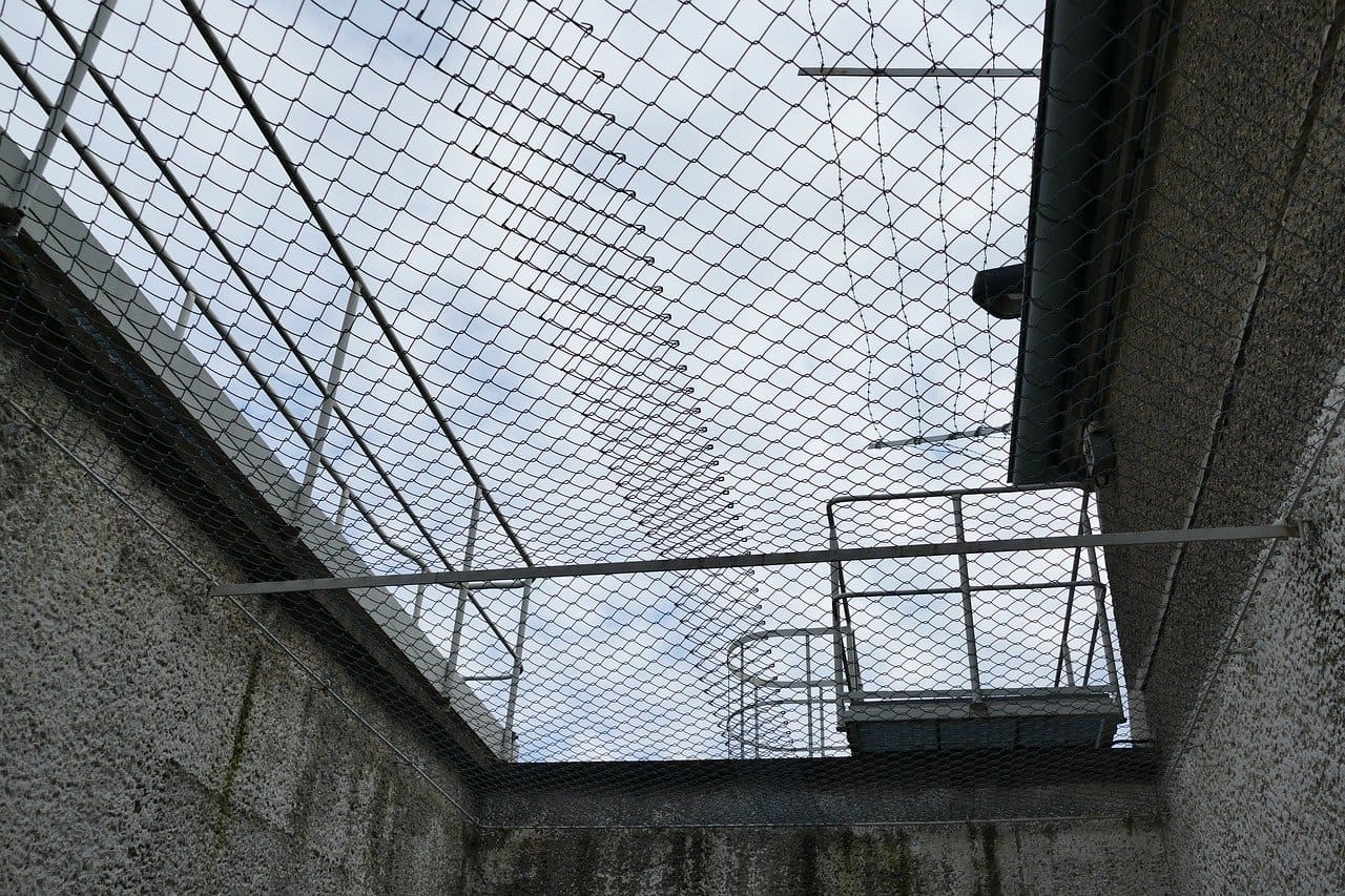 Gefaengnisstrafe-Freiheitsentziehung-Freiheitsentzug-Freiheitsstrafe-Ersatzfreiheitsstrafe-Armutsdelikte-Kriminalisierung-Kritisches-Netzwerk-Knast-Strafjustiz-Haftanstalt