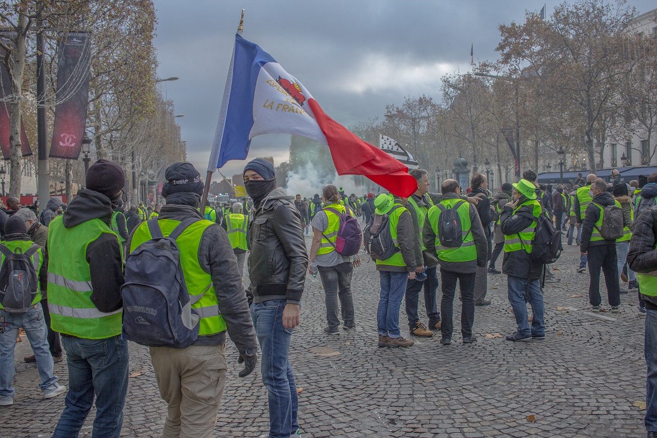 Gelbwesten_Mouvement_revolution_des_Gilets_jaunes_Kritisches_Netzwerk_Emmanuel_Macron_Frankreich_loi_travail_Protestaktionen_directives_du_peuple_politique_d'austerite_Vox_populi 