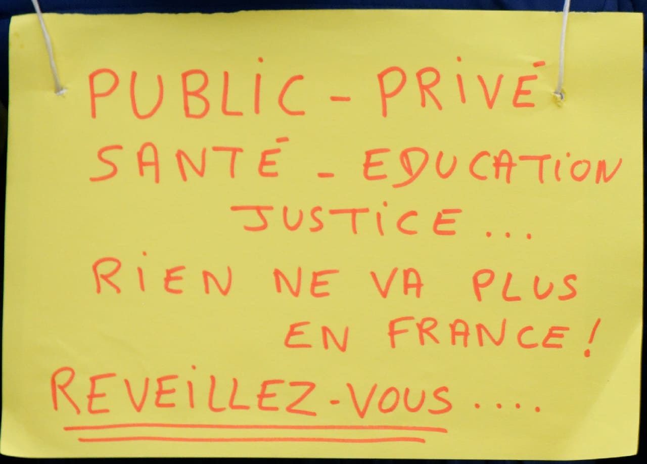 Gelbwestenbewegung-6-soziale-Ungleichheit-politique-de-rigueur-Gilets-jaunes-Gelbwesten-Klassenkampf-Macronisme-Emmanuel-Macron-Kritisches-Netzwerk-Sparpolitik