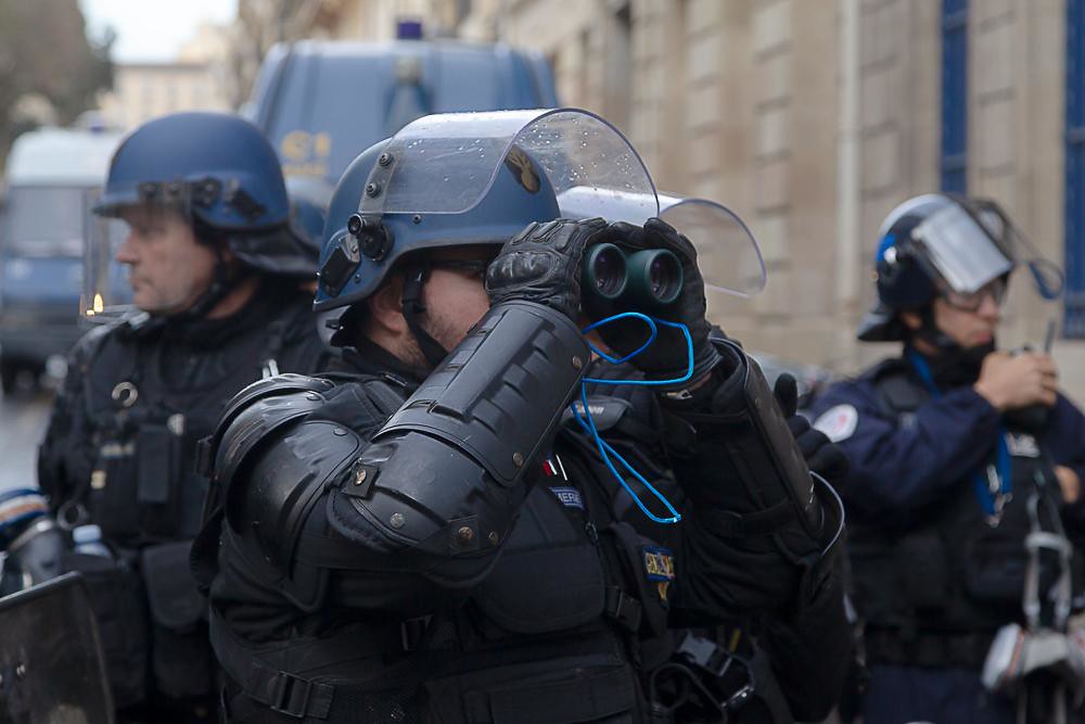 Gilets-Jaunes-5-Gendarmerie-Police-nationale-Compagnies-Republicaines-de-Securite-Aufstandbekaempfung-Polizeistaat-repression-Gummiknueppel-Gummigeschosse