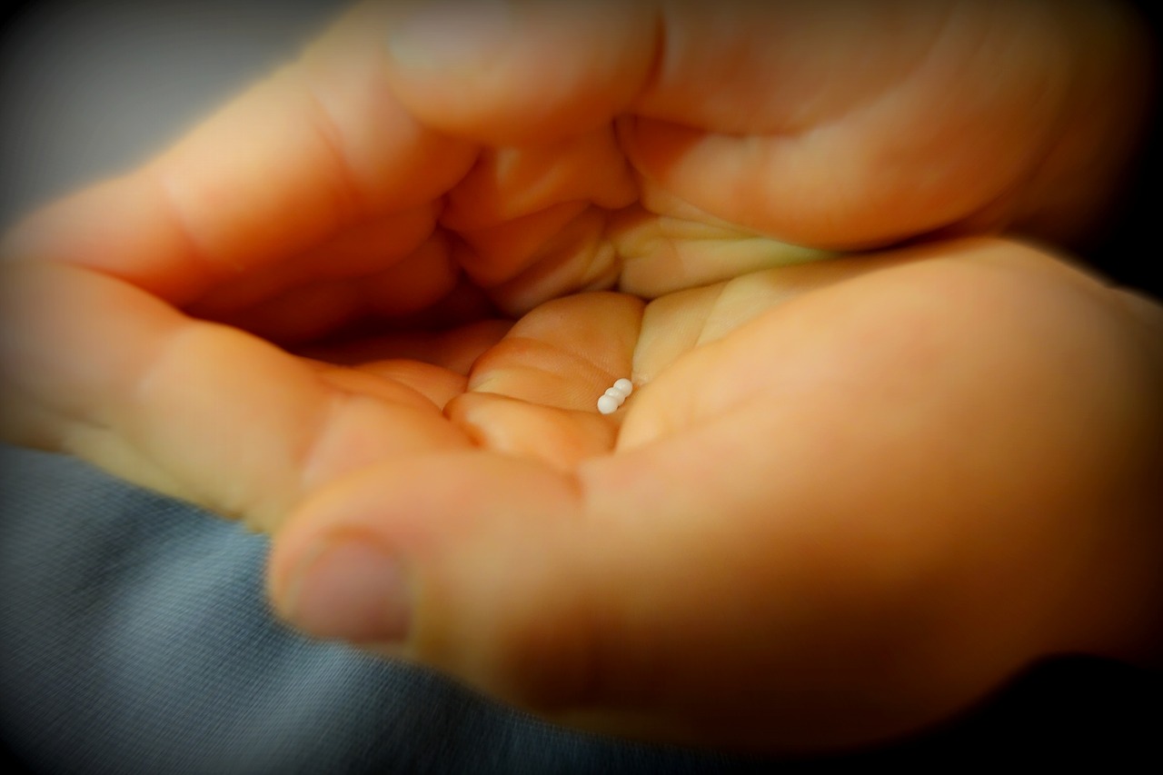 Globuli-Kuegelchen-Globulus-Streukuegelchen-Alternativmedizin-homeopathic-medicine-practice-Homoeopathie-Homoeopathika-homoeopathische-Mittel-Kritisches-Netzwerk-Placebo