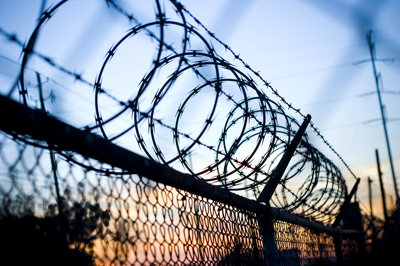 Grenzsicherung-Border-control-Grenzsicherheit-Grenzzaun-Abschottung-Grenzmauer-NATO-Stacheldraht-Barbed-razor-wire-tape-fences-Migration-Zuflucht-Kritisches-Netzwerk