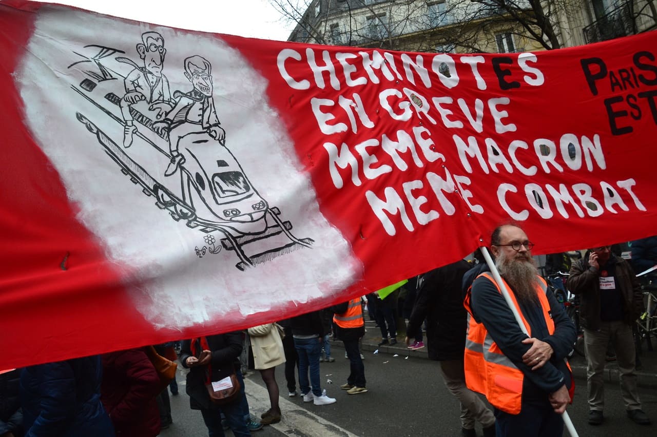 Greve-generale-3-Cheminotes-en-greve-Bahnarbeiterstreik-Bahnarbeiter-meme-Emmanuel-Macron-combat-Eisenbahnerstreik-Streik-Kritisches-Netzwerk-Gelbwestenproteste