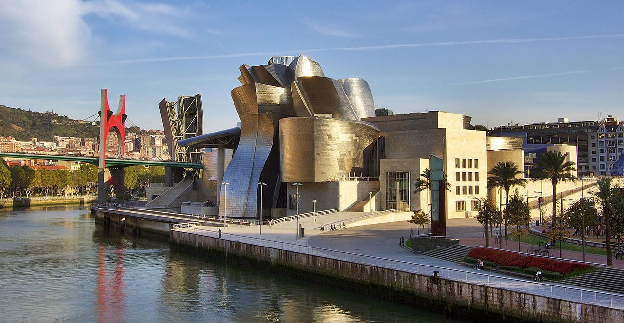 Guggenheim-Museum-Museoa-Bilbao-Bilbo-Spanien-Kritisches-Netzwerk-Dekonstruktivismus-dekonstruktivistischer-Baustil-Autonome-Gemeinschaft-Baskenland